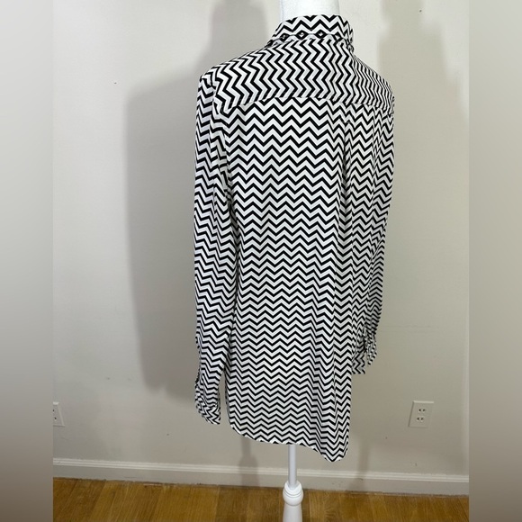 American Eagle Outfitters sz XL top, blouse, shirt in blk/white zigzag design - Picture 12 of 14